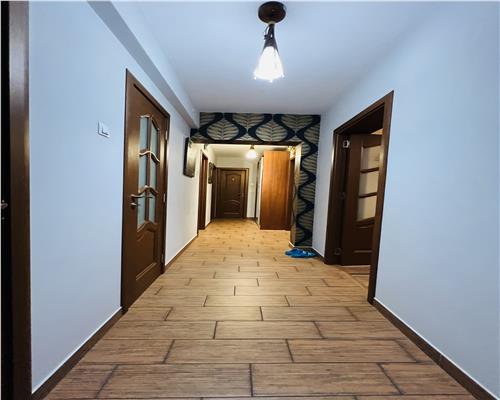 Inchiriez apartament 3 camere, decomandat,  Pacurari  Petru  Poni