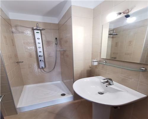 Apartament de vanzare 3 camere Tg Cucu Independentei