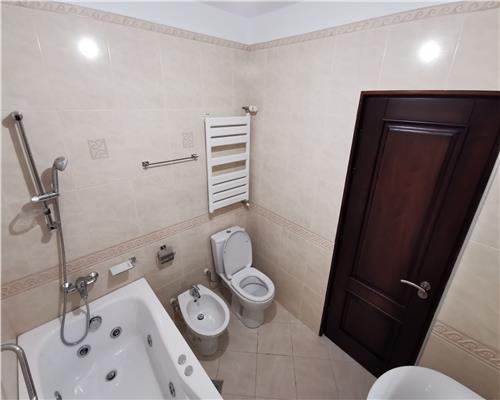 Apartament de vanzare 3 camere Tg Cucu Independentei