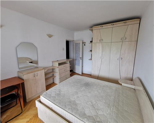 Apartament 3 camere de vanzare Tg Cucu  Hala Centrala