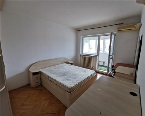 Apartament 3 camere de vanzare Tg Cucu  Hala Centrala