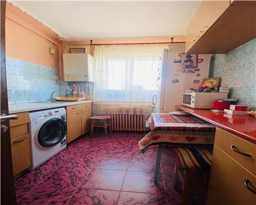 Apartament 3 camere decomandat, 60 mp, Podu Ros la strada!