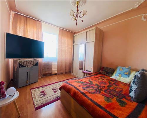 Apartament 3 camere decomandat, 60 mp, Podu Ros la strada!