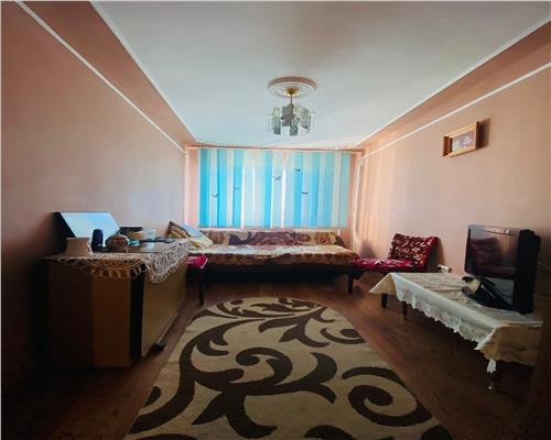 Apartament 3 camere decomandat, 60 mp, Podu Ros la strada!