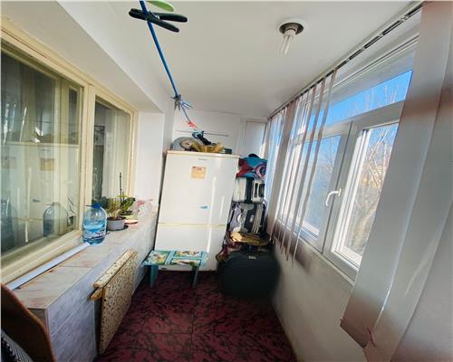 Apartament 3 camere decomandat, 60 mp, Podu Ros la strada!