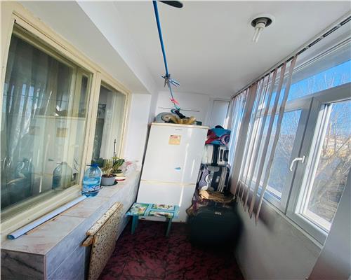 Apartament 3 camere decomandat, 60 mp, Podu Ros la strada!