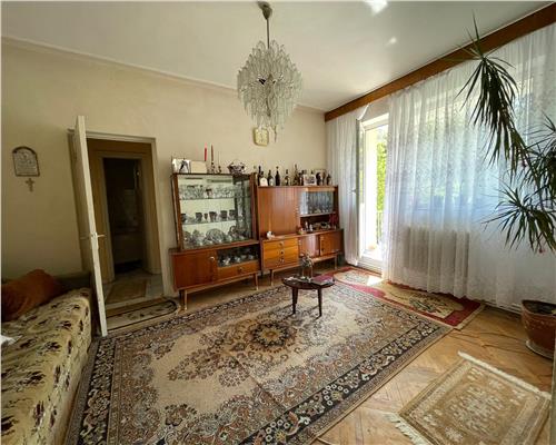 Apartament 3 camere semidecomandat, 67 mp, Podu Ros  Cotnari !