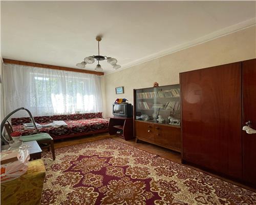 Apartament 3 camere semidecomandat, 67 mp, Podu Ros  Cotnari !