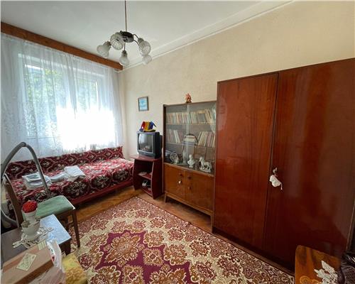 Apartament 3 camere semidecomandat, 67 mp, Podu Ros  Cotnari !