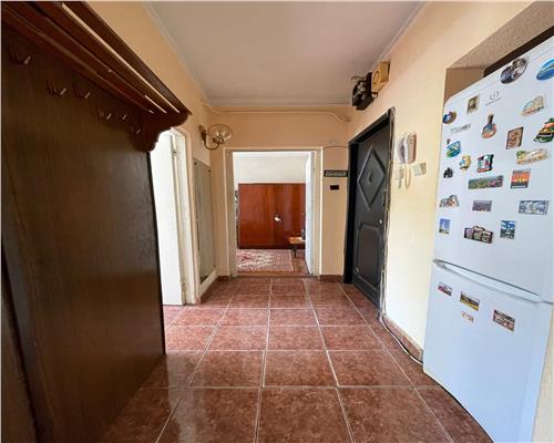 Apartament 3 camere semidecomandat, 67 mp, Podu Ros  Cotnari !