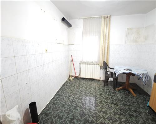 Apartament 3 camere cu garaj Tg Cucu