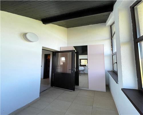 Casa tip duplex de vanzare,550 mp curte,piscina,beci,foisor Rediu Breazu