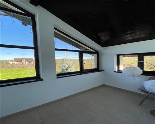 Casa tip duplex de vanzare,550 mp curte,piscina,beci,foisor Rediu Breazu