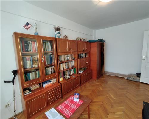 Podu Ros  Centru,  apartament 4 camere decomandat confort 1!