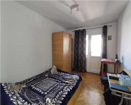 Podu Ros  Centru,  apartament 4 camere decomandat confort 1!