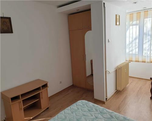 Podu Ros  Casa Sindicatelor, apartament 2 camere decomandat confort  sporit !