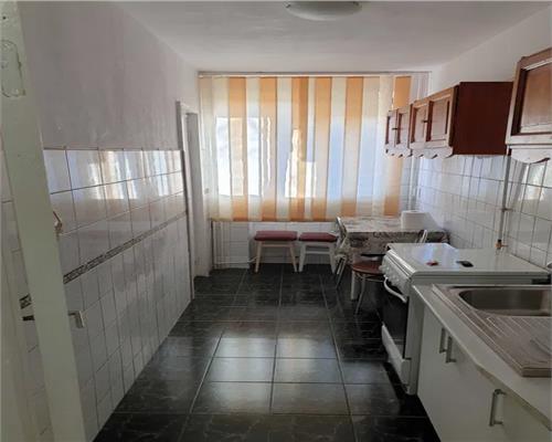 Podu Ros  Casa Sindicatelor, apartament 2 camere decomandat confort  sporit !