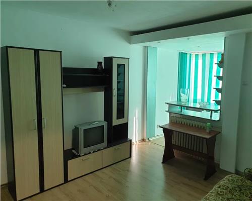 Podu Ros  Casa Sindicatelor, apartament 2 camere decomandat confort  sporit !