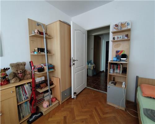 Podu Ros  Centru,  apartament 4 camere decomandat confort 1!