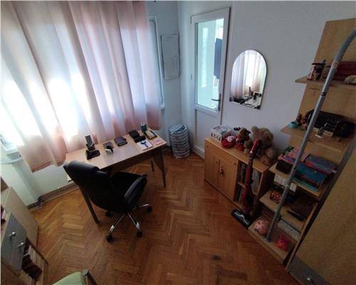 Podu Ros  Centru,  apartament 4 camere decomandat confort 1!