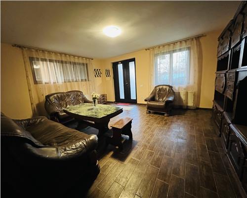 Inchiriez apartament 3 camere, decomandat,  Podul de Fier Iasi