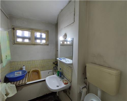 Apartament 3 camere semidecomandat, 67 mp, Podu Ros  Tudor Vladimirescu !!