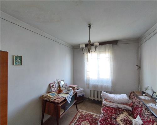 Apartament 3 camere semidecomandat, 67 mp, Podu Ros  Tudor Vladimirescu !!