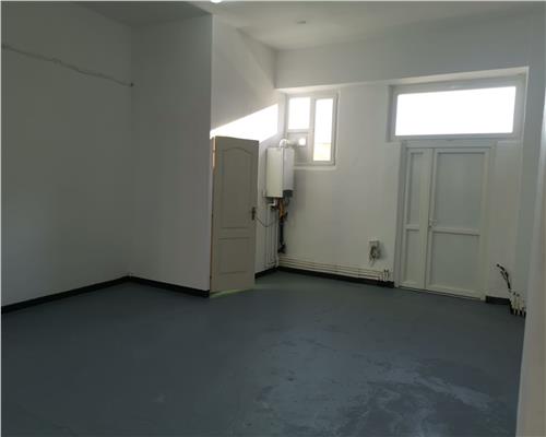 Inchiriez spatiu comercial, sup 87, zona Dacia