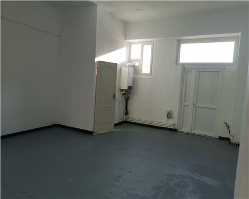 Inchiriez spatiu comercial, sup 87, zona Dacia