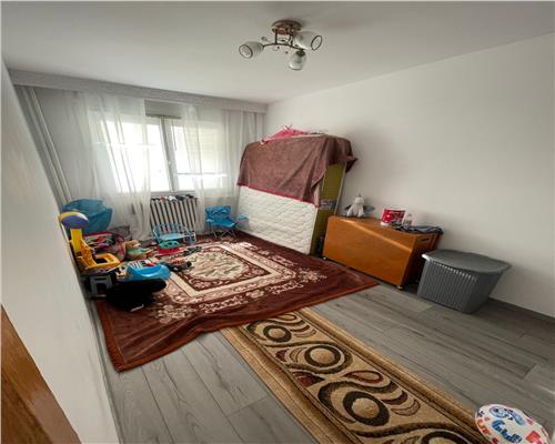 Apartament 3 camere semidecomandat, 60 mp, Podu Ros  Tudor Vladimirescu!