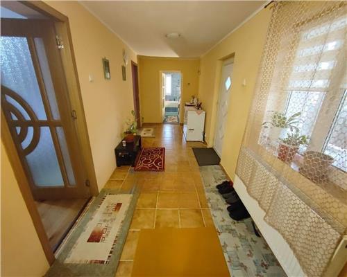 Casa 4 cam, 2 bucatarii, terasa, beci,  Str Imasului Valea Adanca,  10 min de CTP