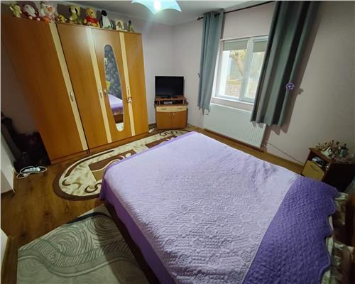 Casa 4 cam, 2 bucatarii, terasa, beci,  Str Imasului Valea Adanca,  10 min de CTP